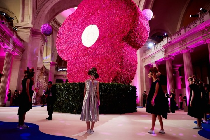 01-met-gala-2017-floral-decor
