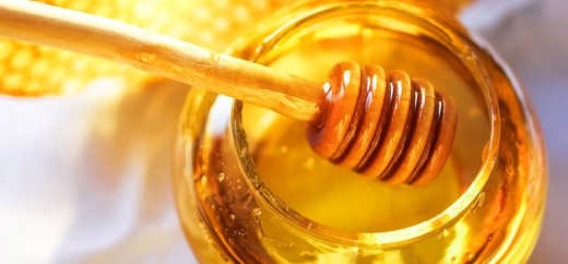 11-Amazing-Benefits-And-Uses-Of-Honey1-520x242