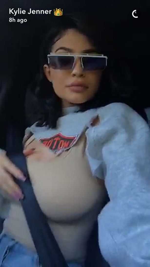 Kylie-Jenner-cleavage.jpg